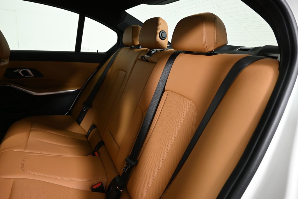 Used 2026 BMW 330i xDrive Sedan w/ M Sport Package image 4