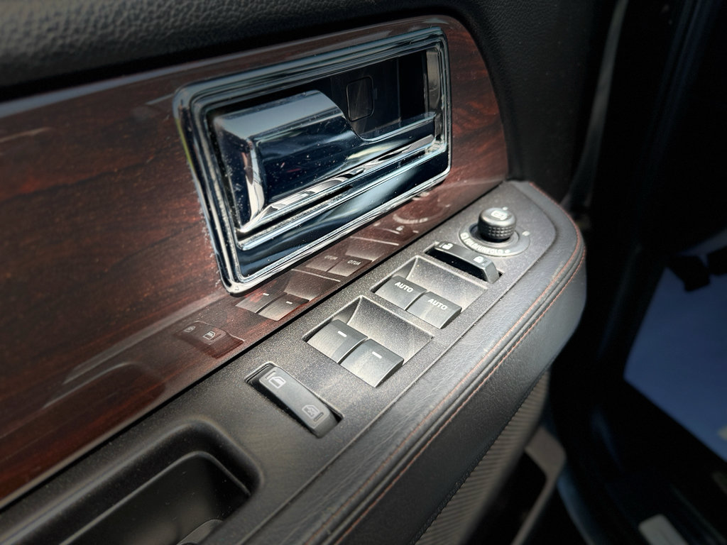 Used 2016 Lincoln Navigator Reserve AWD/4WD image 16
