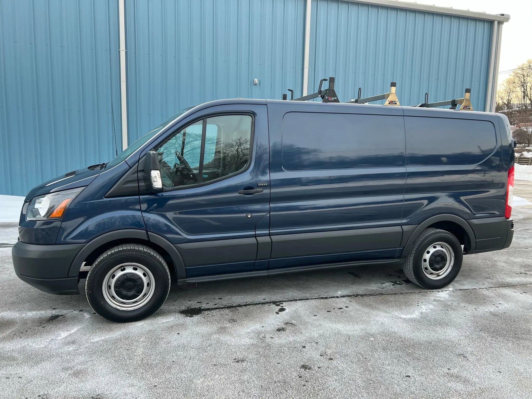 Used 2017 Ford Transit 150 130 Low Roof RWD image 3