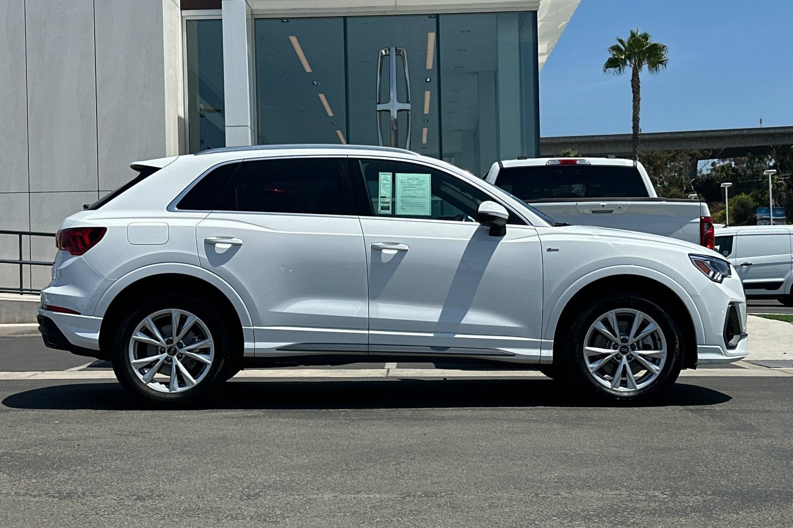 Used 2024 Audi Q3 2.0T Premium AWD/4WD image 2