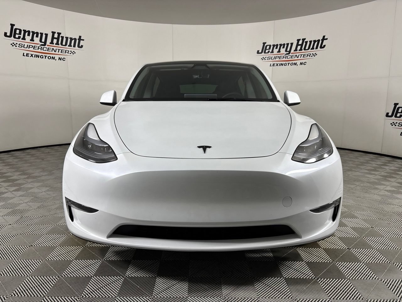 Used 2025 Tesla Model Y Long Range RWD image 2