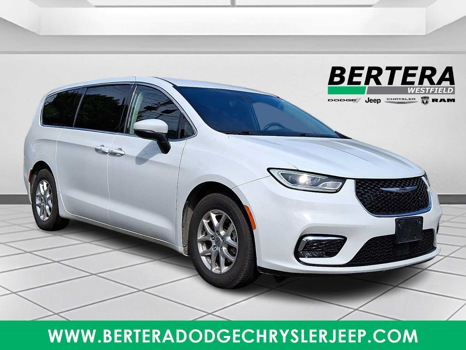 Certified 2023 Chrysler Pacifica Touring-L FWD video 1