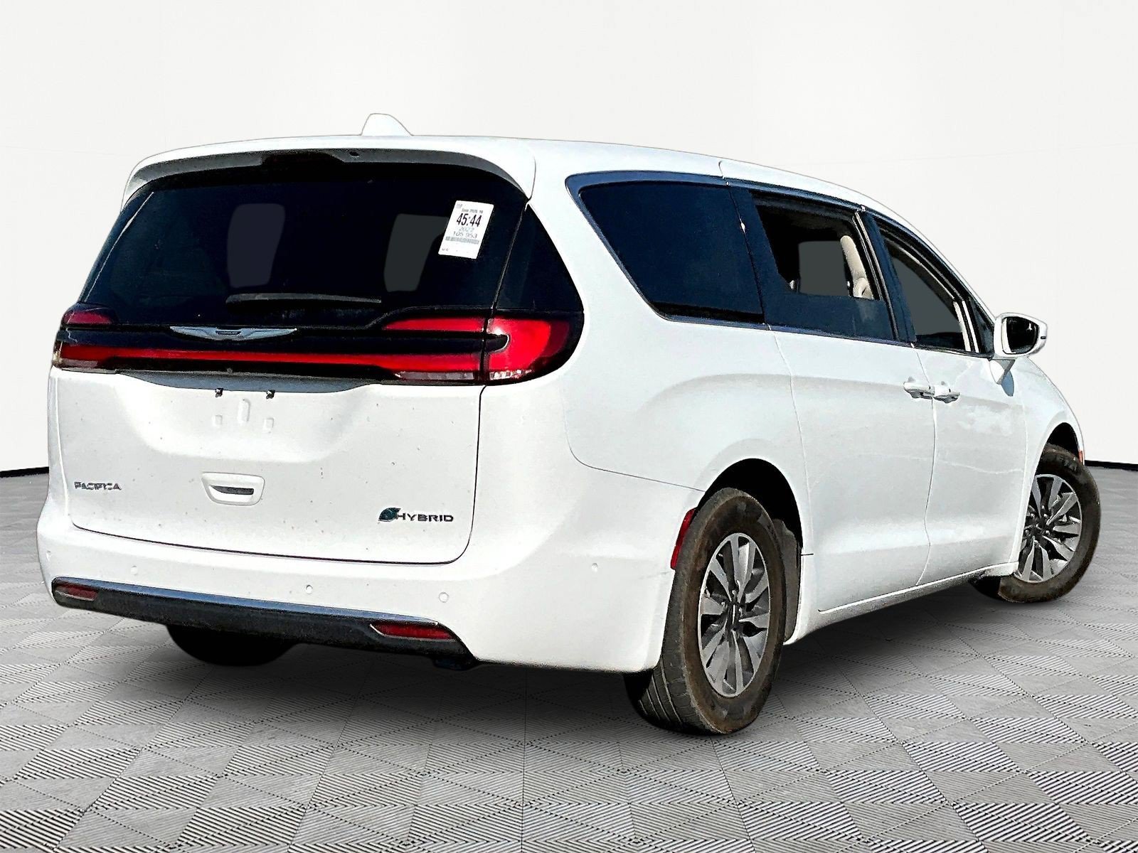 Used 2022 Chrysler Pacifica Touring-L w/ Uconnect Theater Family Group FWD image 6