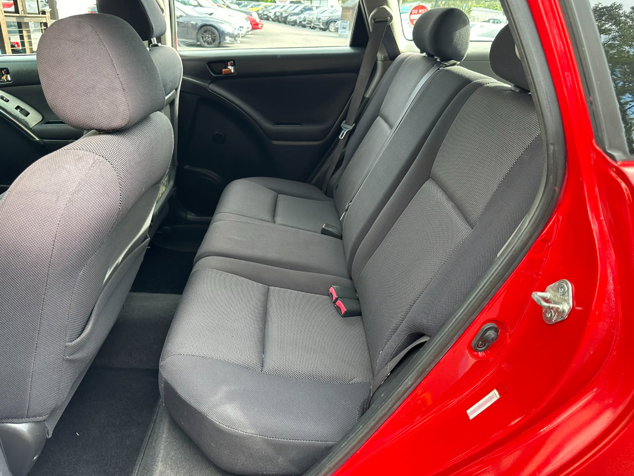 Used 2004 Toyota Matrix FWD image 33