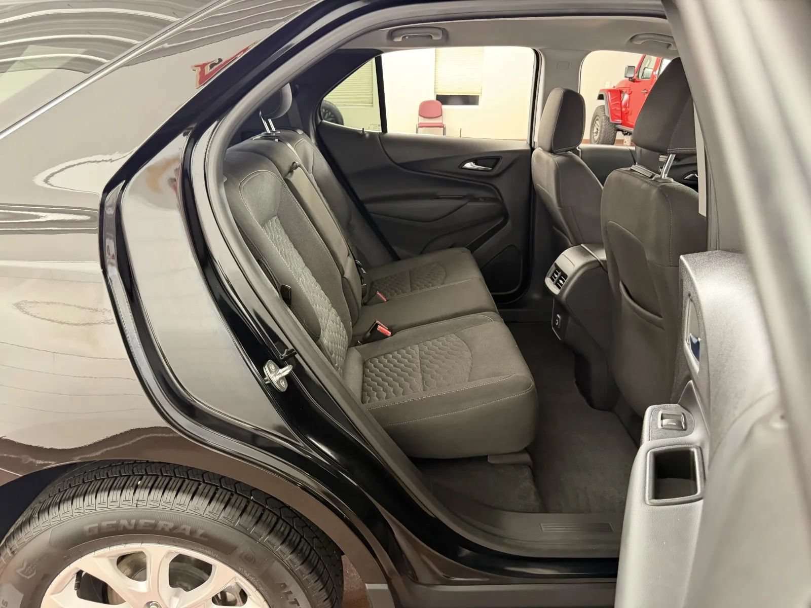 Used 2019 Chevrolet Equinox LT FWD image 29