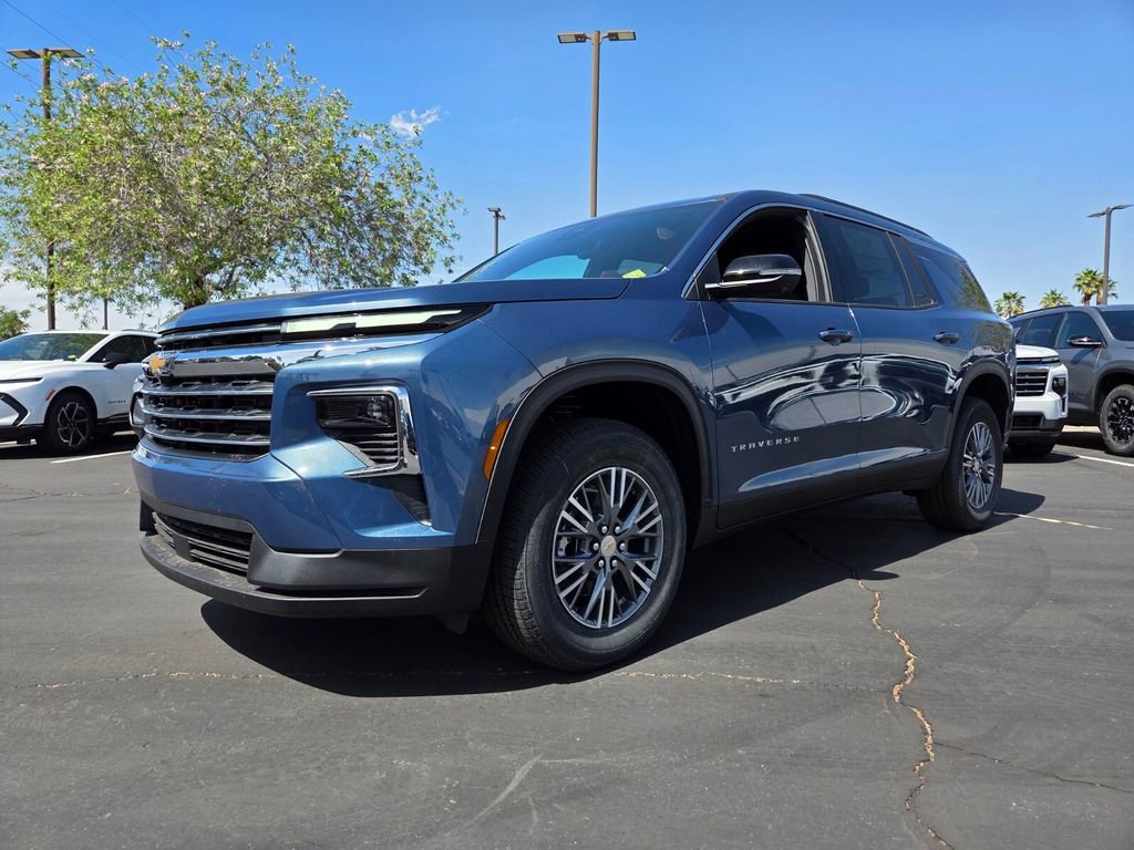 New 2026 Chevrolet Traverse LT w/ Driver Confidence Package FWD image 2