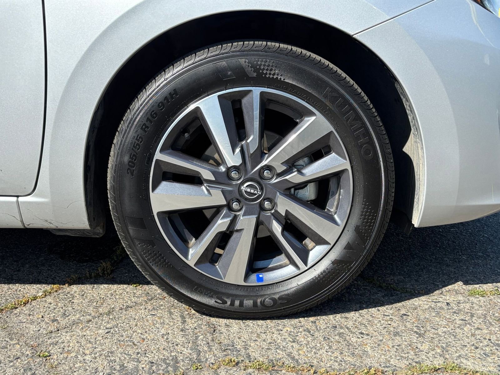 Used 2025 Nissan Versa SV image 28