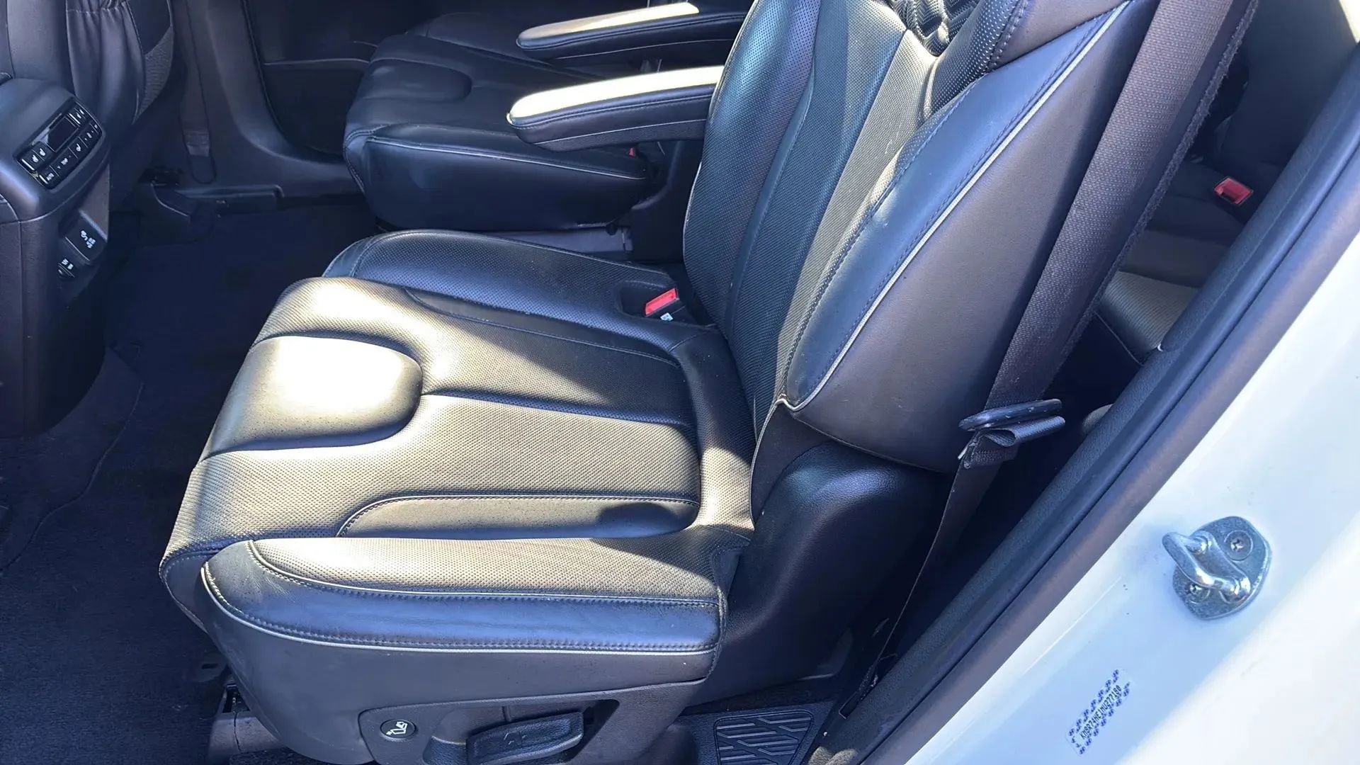 Used 2021 Hyundai Palisade Calligraphy image 25