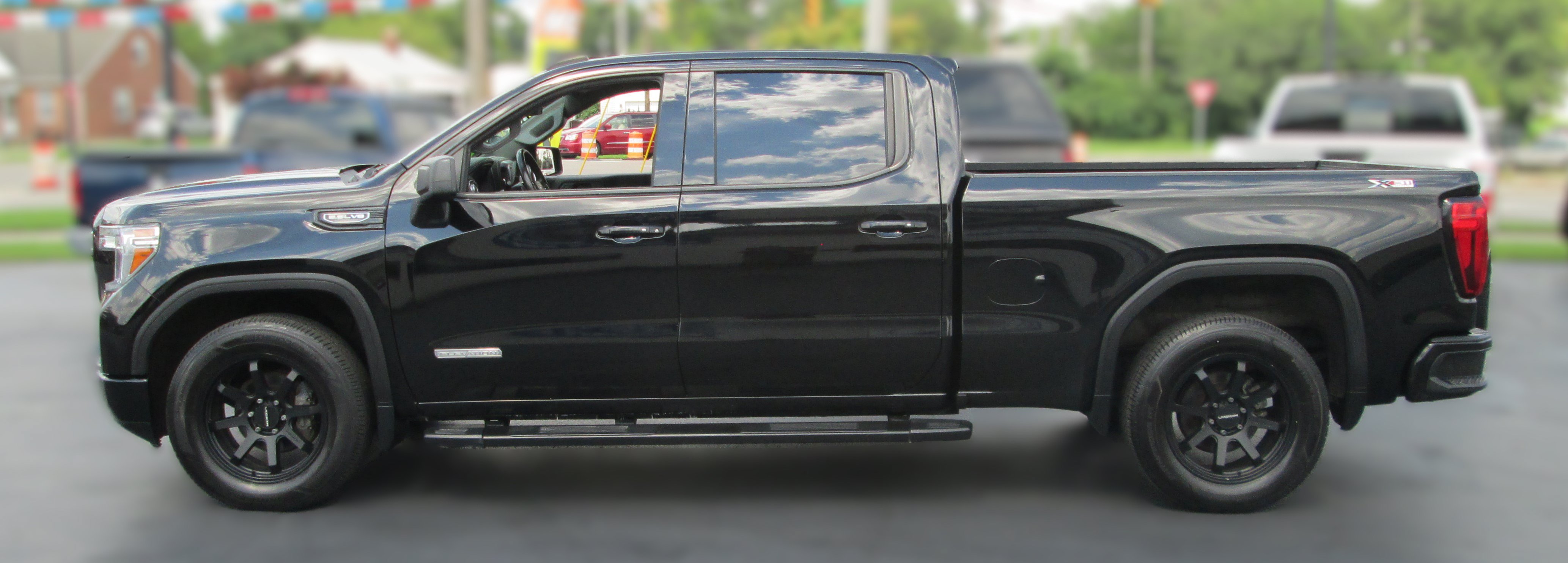 Used 2021 GMC Sierra 1500 Elevation w/ X31 Off-Road Package AWD/4WD image 4
