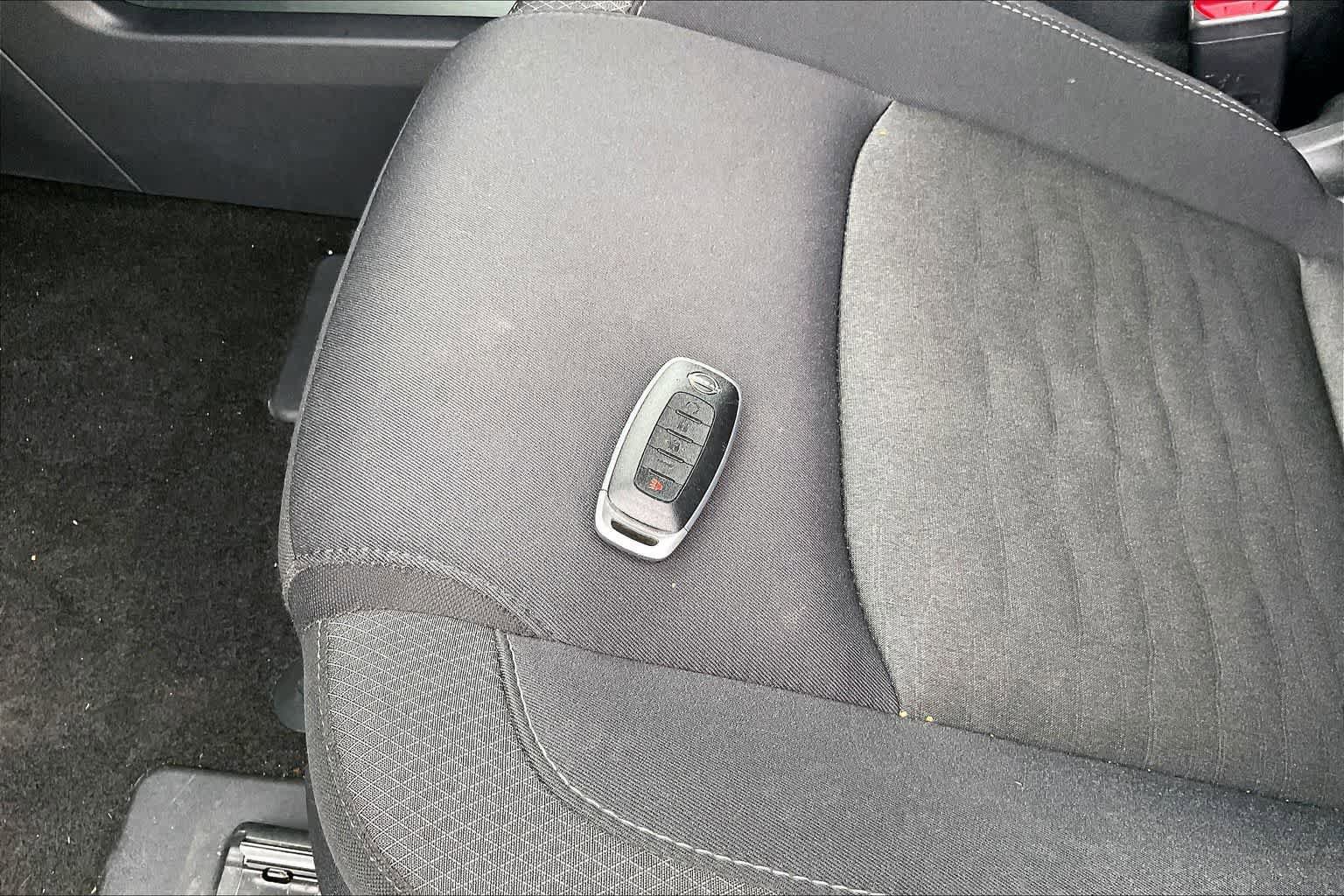 Used 2025 Nissan Pathfinder SV AWD/4WD image 18