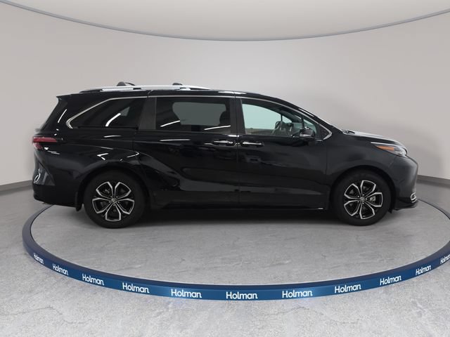 Certified 2026 Toyota Sienna Platinum AWD/4WD image 4