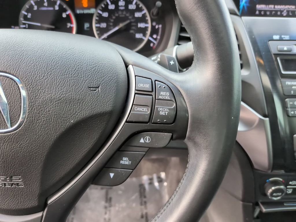 Used 2013 Acura ILX Hybrid w/ Technology Package image 17