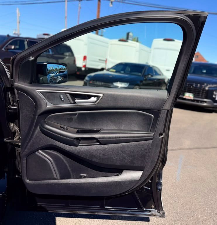 Used 2019 Ford Edge SEL w/ Equipment Group 201A AWD/4WD image 24