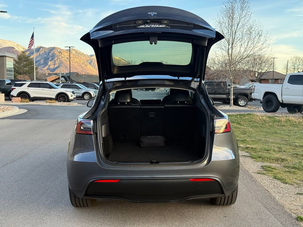 Used 2020 Tesla Model Y Long Range image 12
