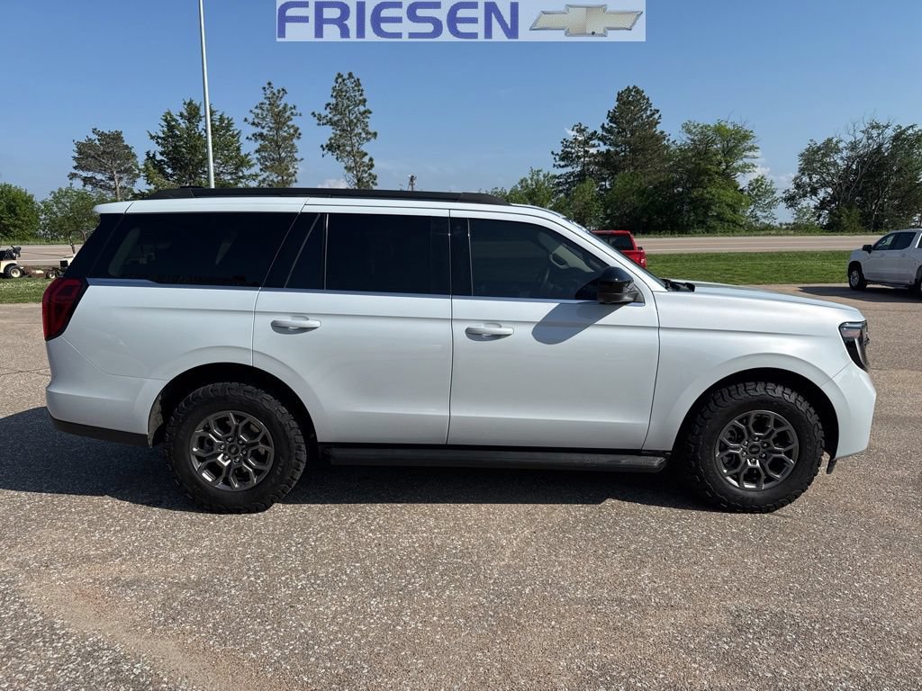 Used 2025 Ford Expedition Active AWD/4WD image 4
