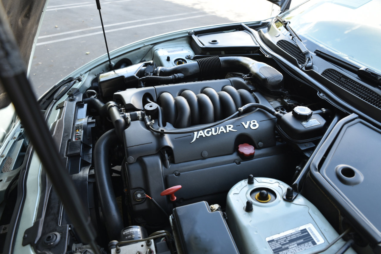 Used 2001 Jaguar XK8 Convertible image 39
