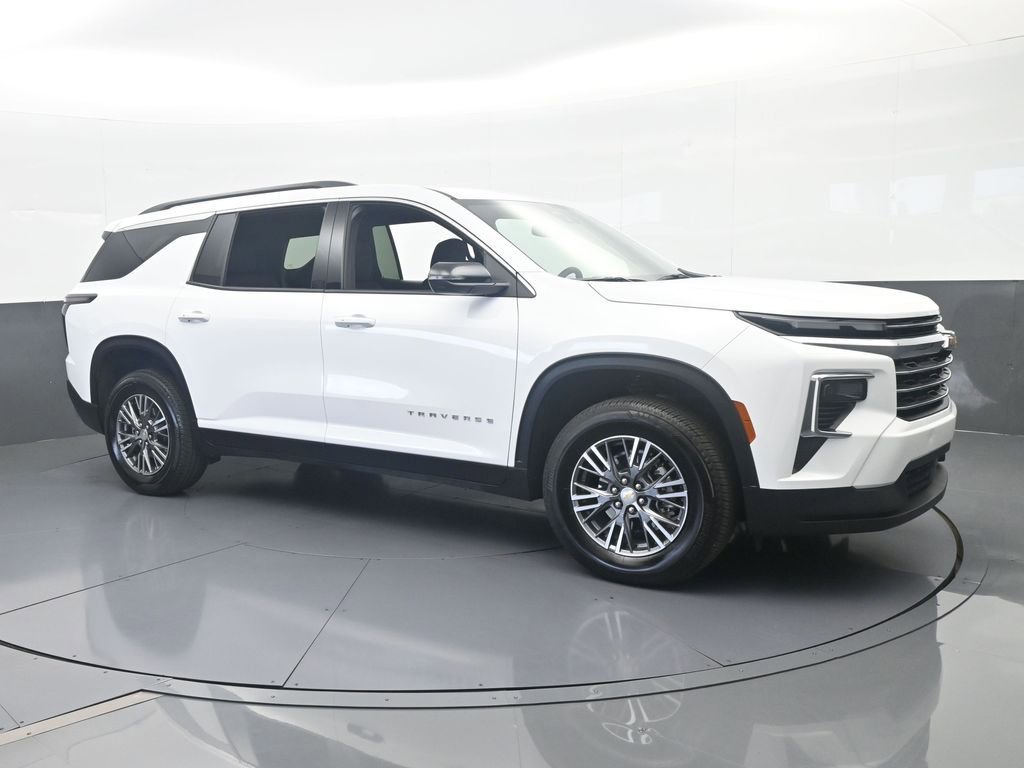 Used 2025 Chevrolet Traverse LT FWD image 8