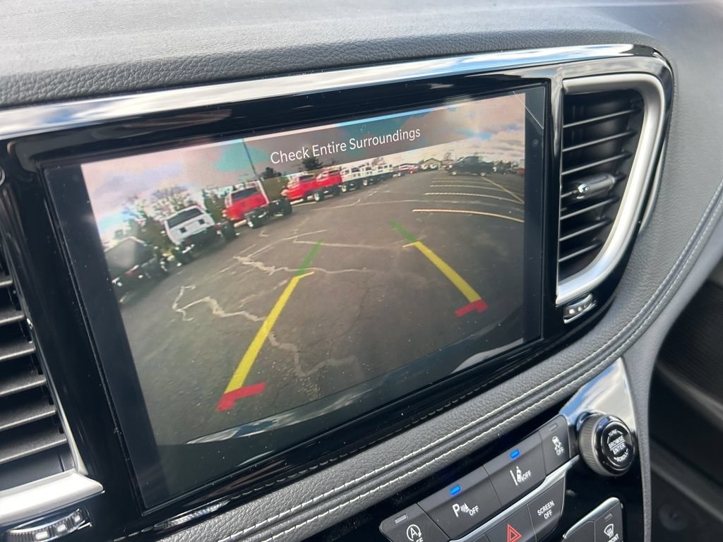 New 2026 Chrysler Pacifica Select FWD image 18