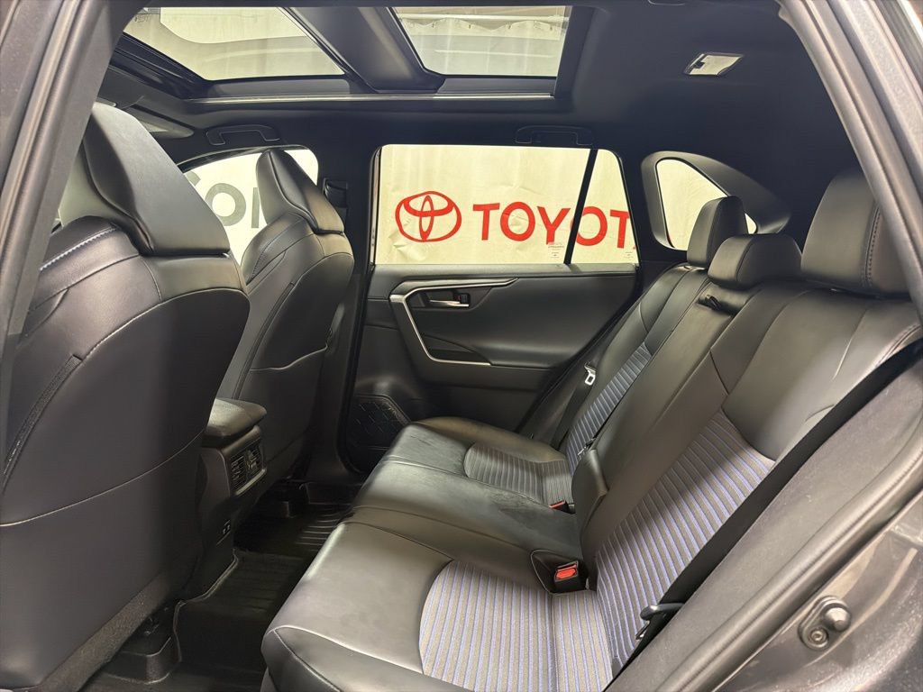 Used 2021 Toyota RAV4 XSE AWD/4WD image 18