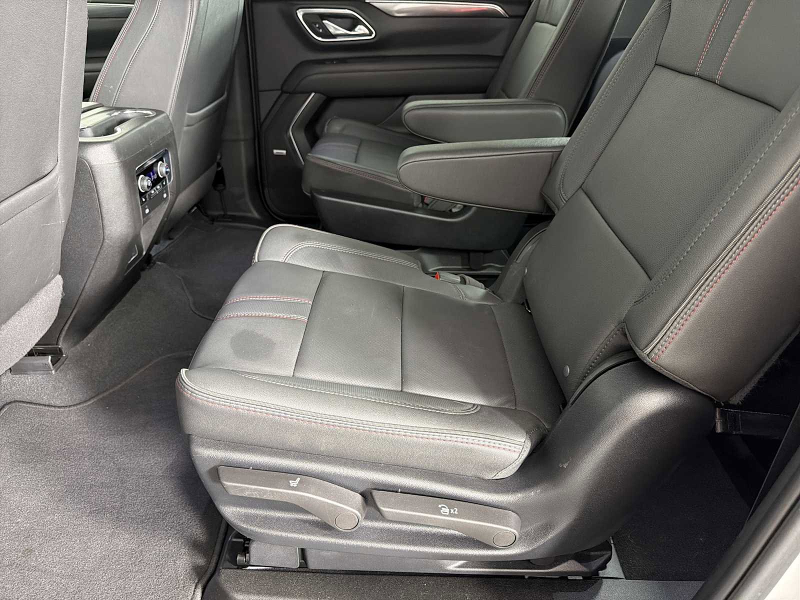 Used 2024 Chevrolet Suburban RST w/ Luxury Package RWD image 24