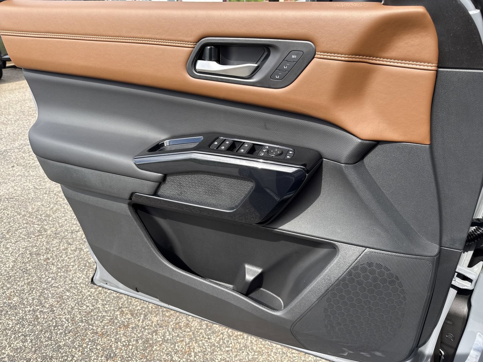 New 2026 Nissan Pathfinder Platinum FWD image 14