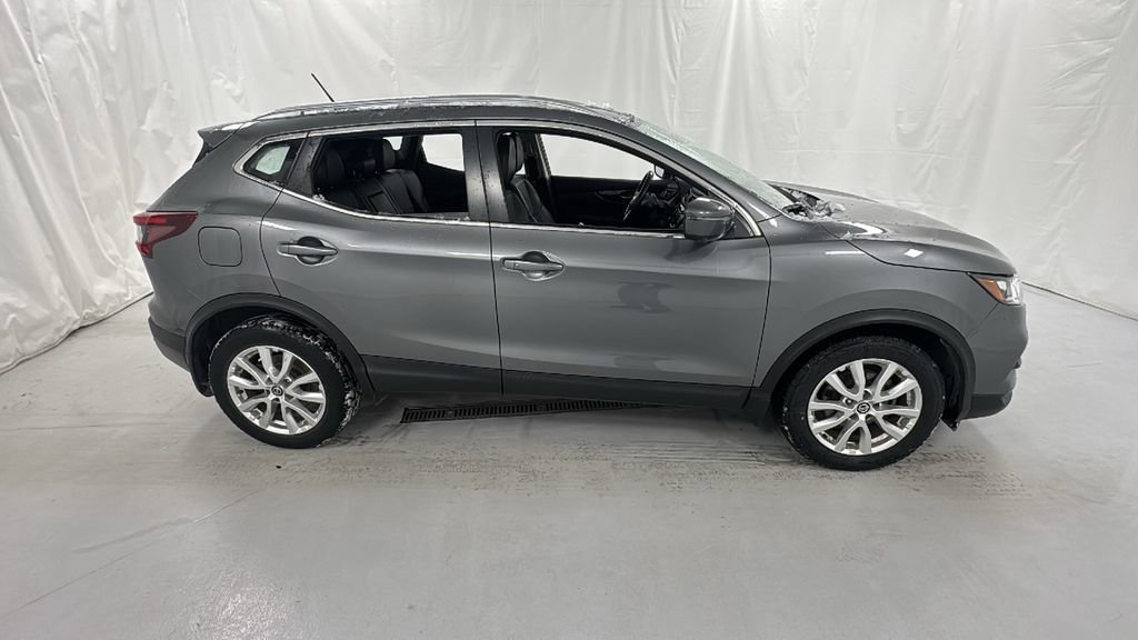 Used 2021 Nissan Rogue Sport SV w/ Technology Package image 2