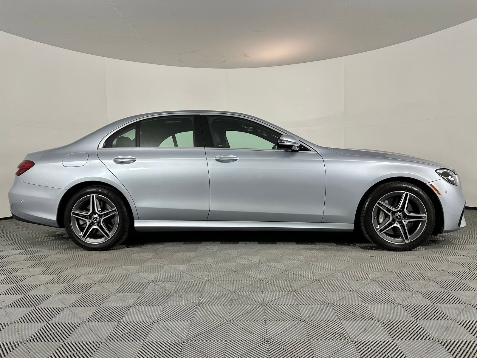 Used 2022 Mercedes-Benz E 450 4MATIC Sedan image 29