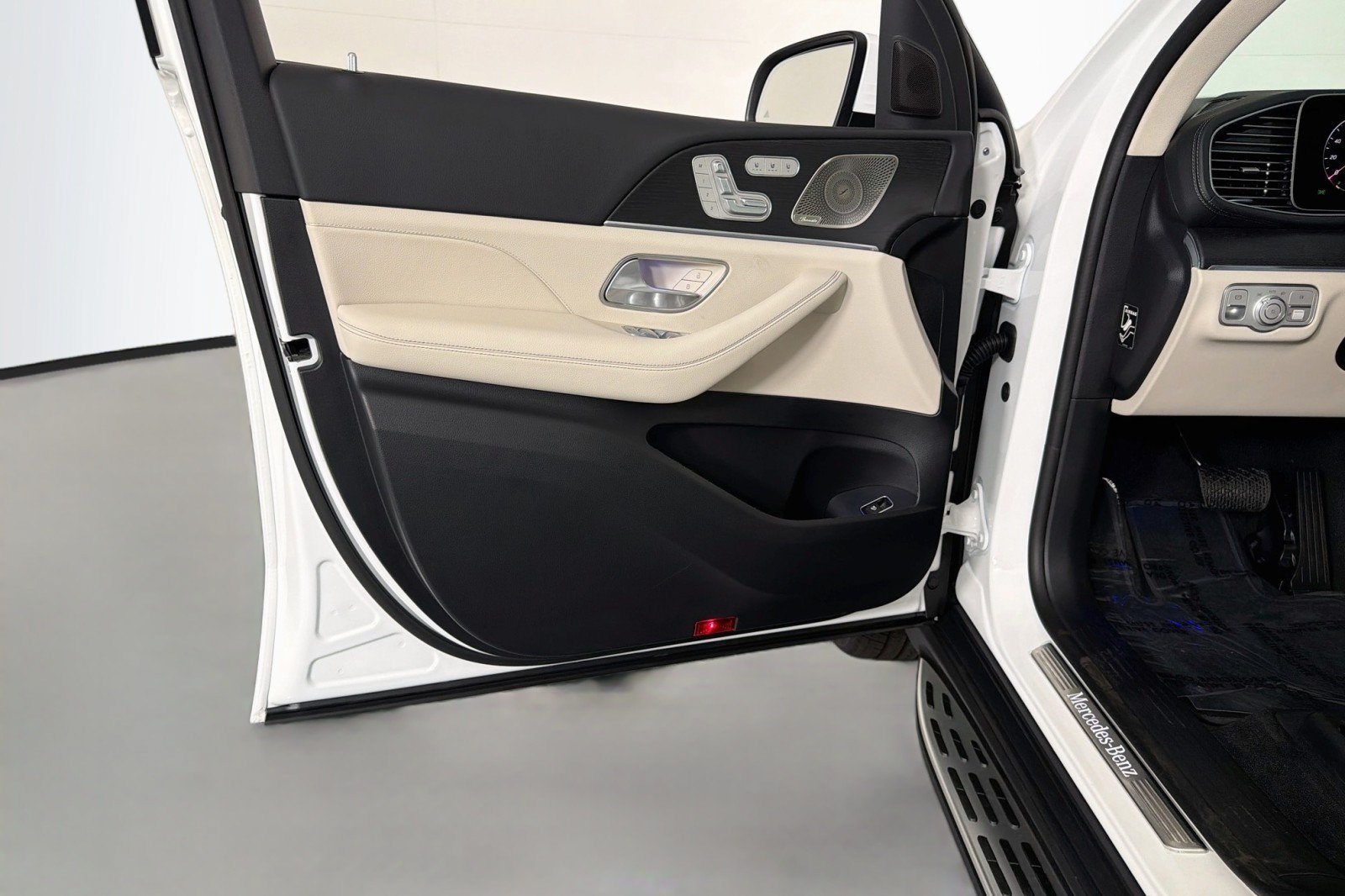New 2026 Mercedes-Benz GLS 450 4MATIC image 21
