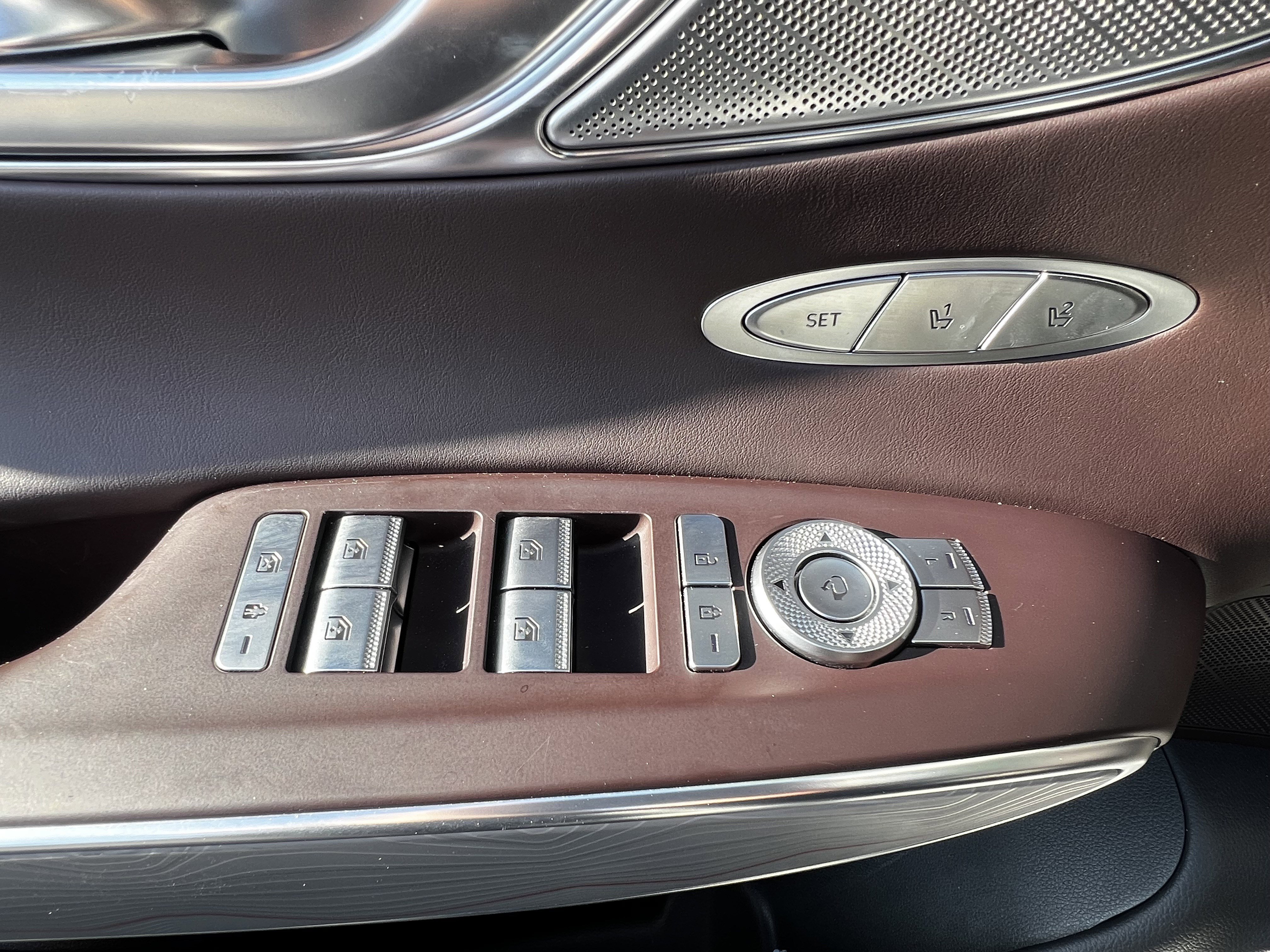 Used 2022 Genesis GV70 2.5T w/ Advanced Package image 14