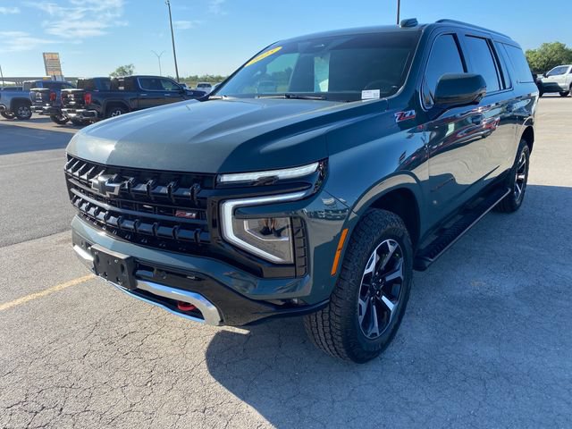 Used 2025 Chevrolet Suburban Z71 w/ Comfort Package AWD/4WD image 2