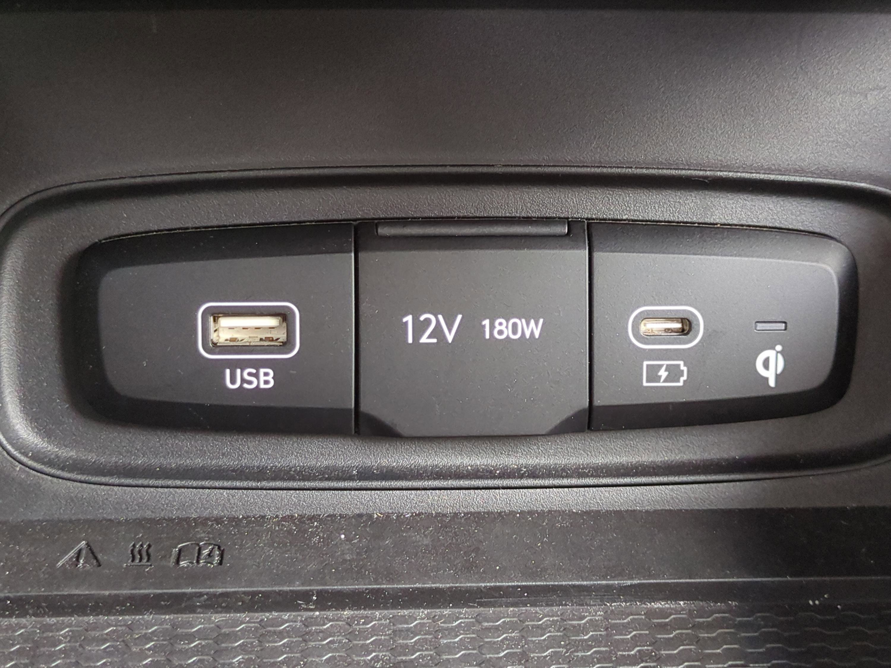 Certified 2025 Hyundai Venue Limited FWD image 18