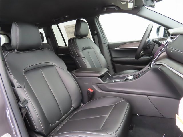 New 2025 Jeep Grand Cherokee Limited w/ Black Appearance Package image 25