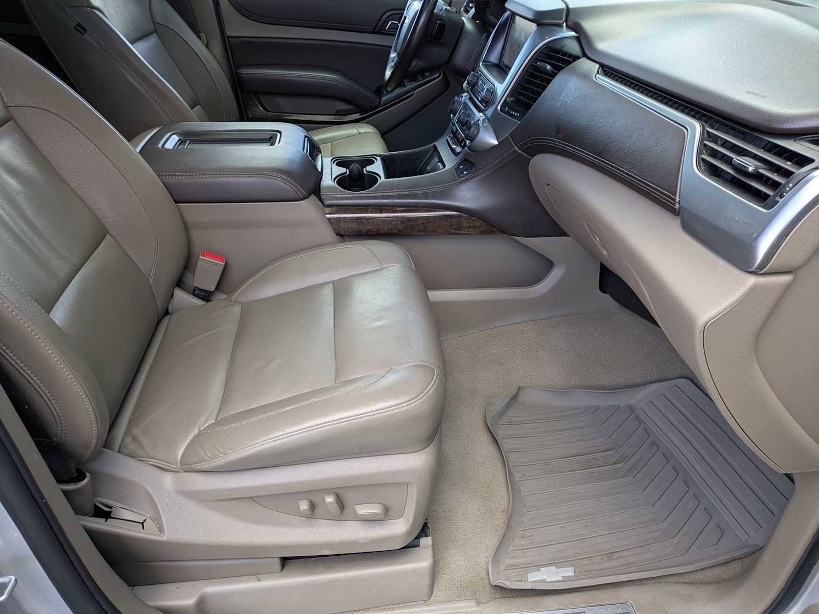 Used 2019 Chevrolet Suburban LT w/ Luxury Package image 22