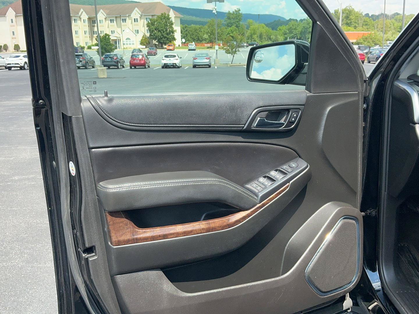 Used 2018 Chevrolet Tahoe LS AWD/4WD image 15