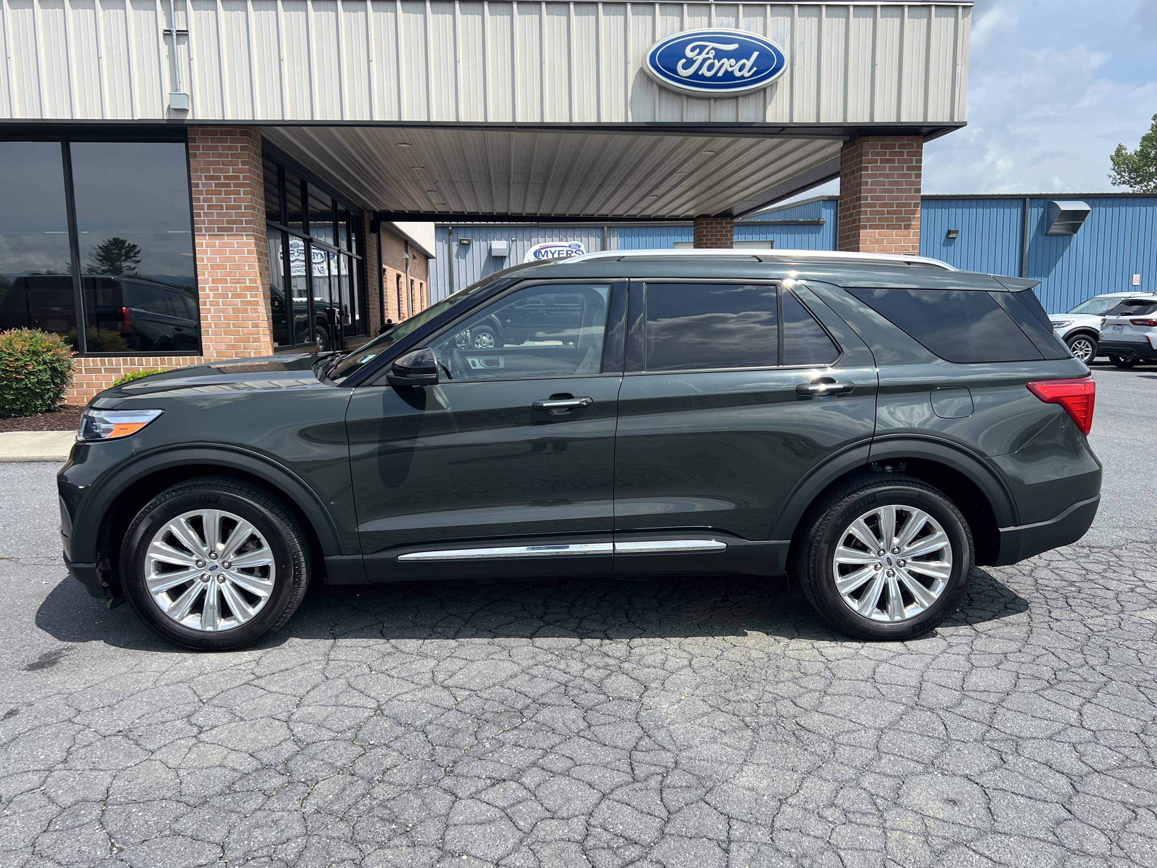 Used 2023 Ford Explorer Limited w/ Limited Technology Package AWD/4WD image 1