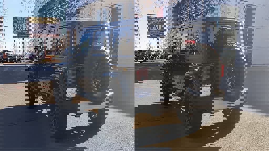 Used 2013 Jeep Wrangler Unlimited Sahara w/ Max Tow Pkg image 7