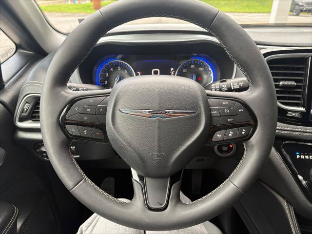 Certified 2025 Chrysler Pacifica Limited FWD image 19