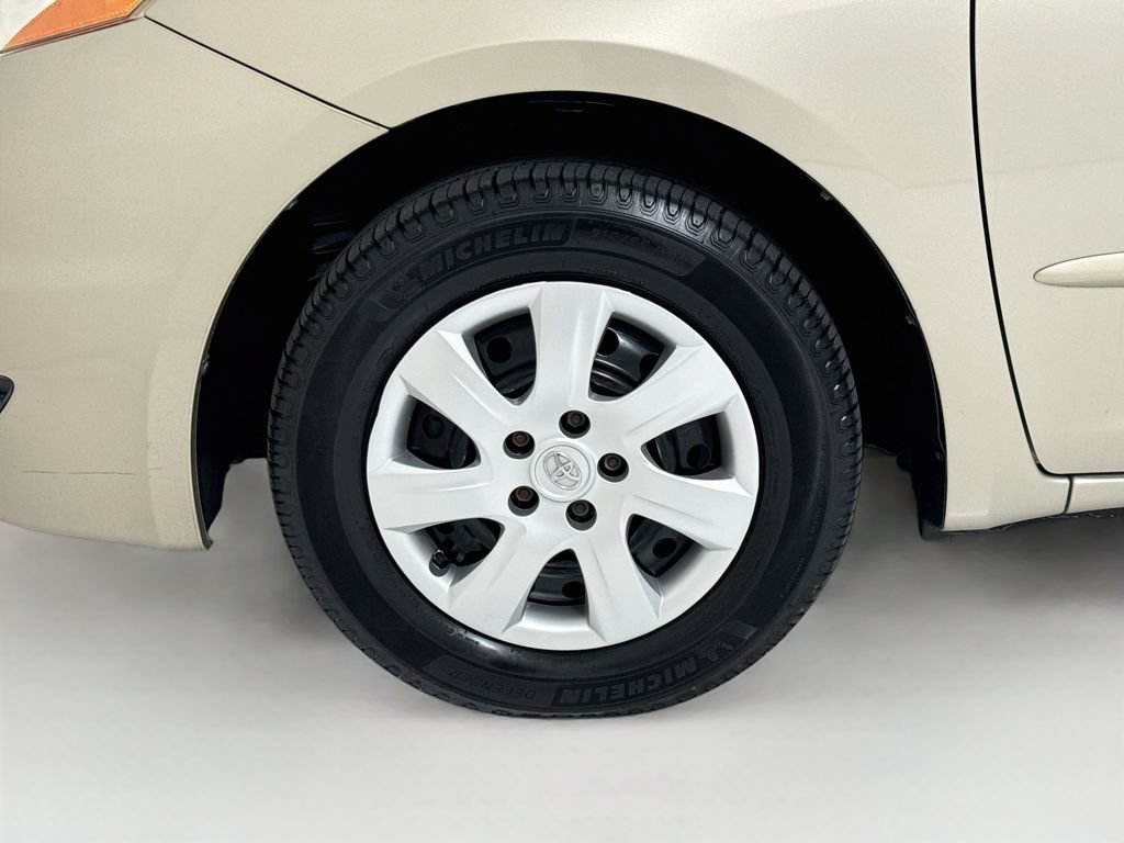 Used 2009 Toyota Sienna CE FWD image 27