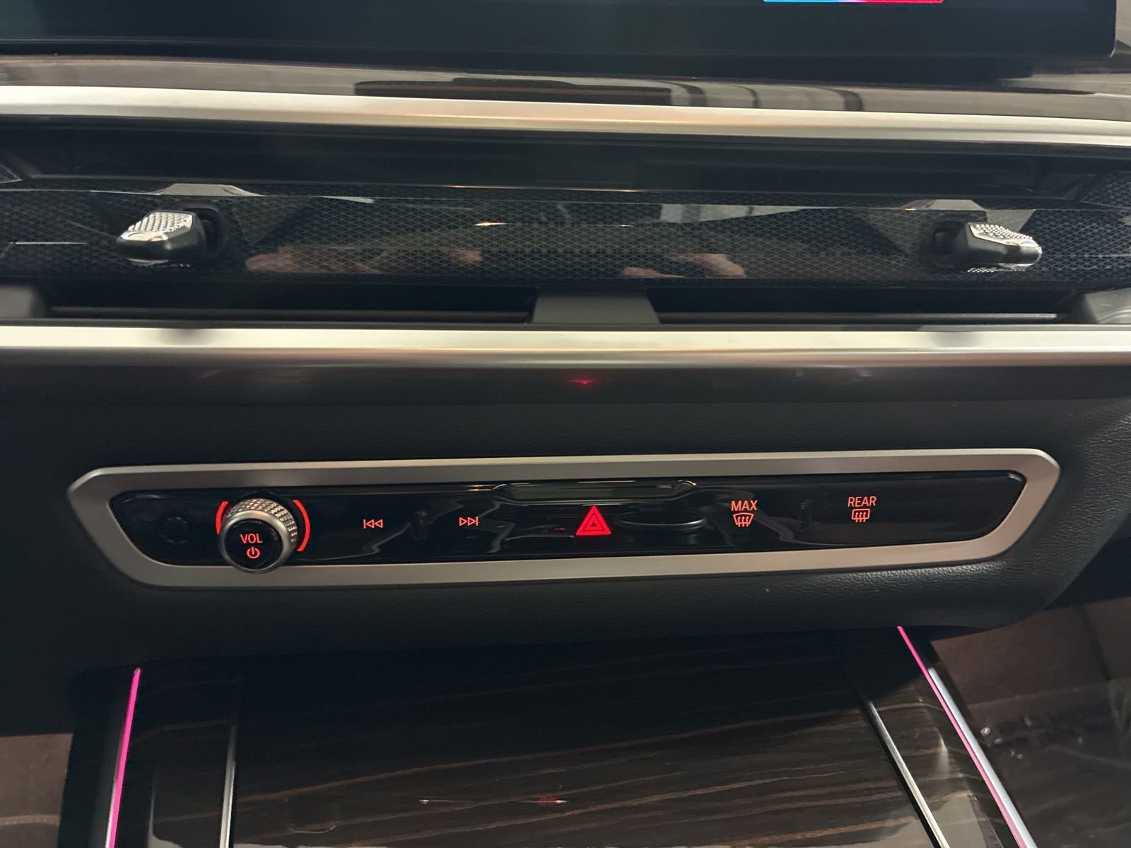 Used 2023 BMW X7 xDrive40i w/ M Sport Package image 25