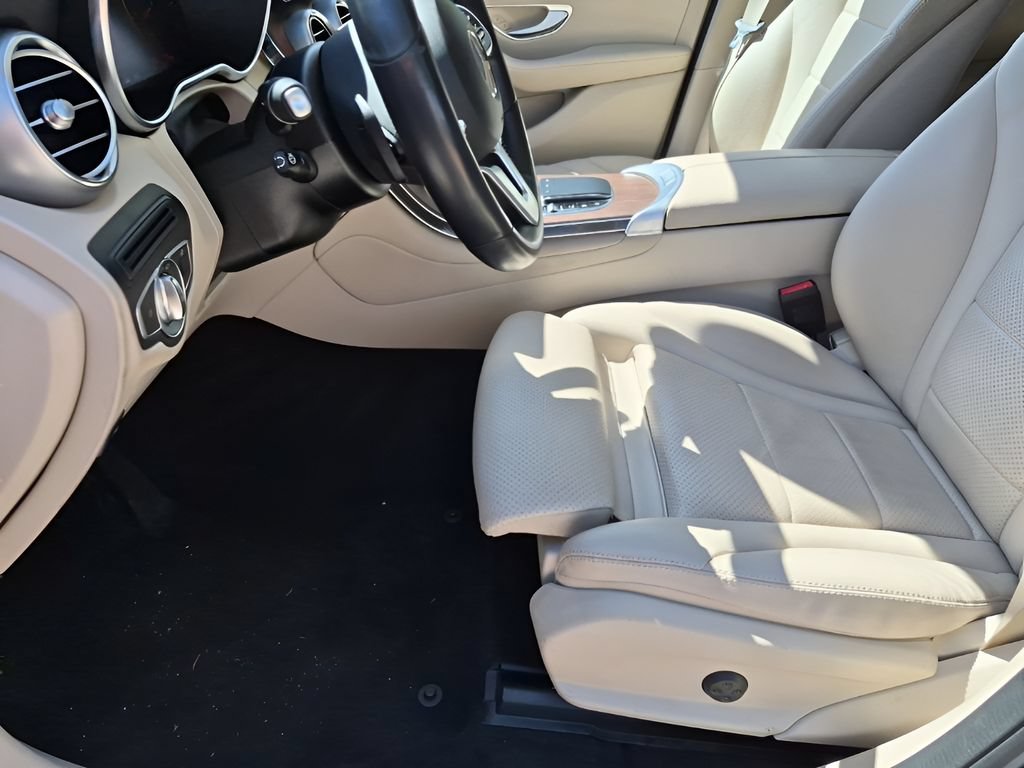 Used 2022 Mercedes-Benz GLC 300 4MATIC w/ Driver Assistance Package image 35