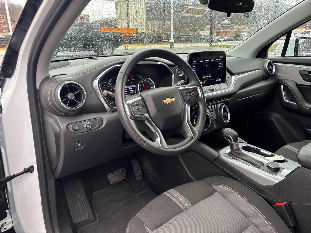 Used 2025 Chevrolet Blazer LT image 12