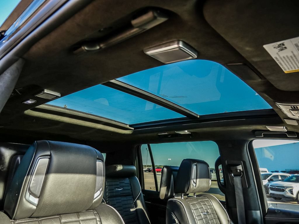 Used 2023 Cadillac Escalade ESV V w/ LPO, ONYX Package AWD/4WD image 19
