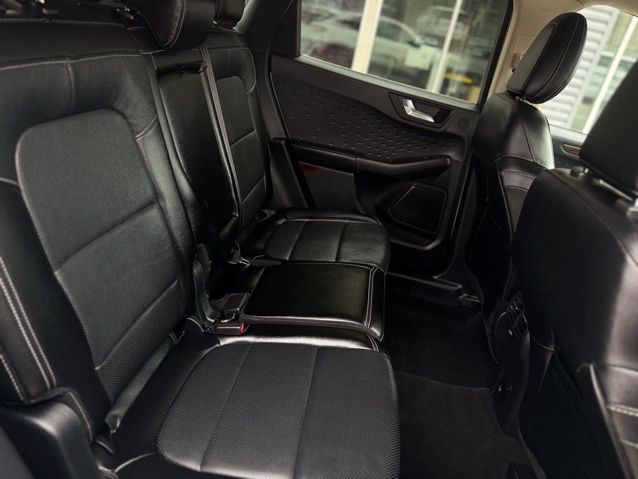 Used 2020 Ford Escape Titanium image 17