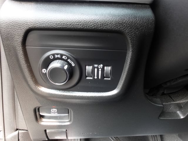 Used 2023 Jeep Grand Cherokee L Laredo w/ Trailer Tow Group (B) AWD/4WD image 16
