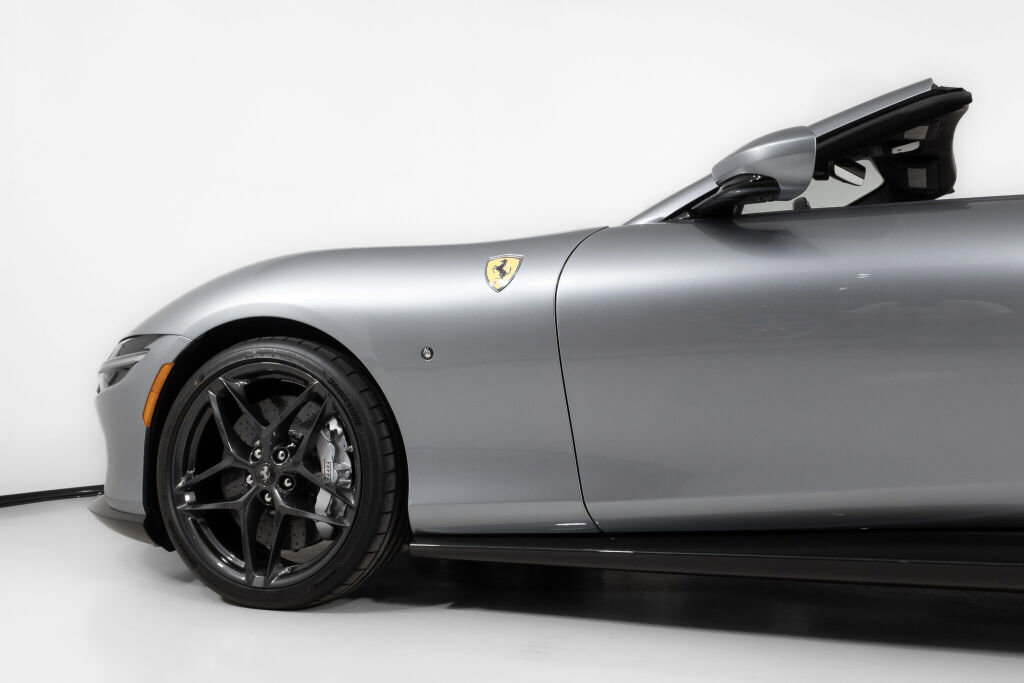 Used 2025 Ferrari Roma Spider image 15