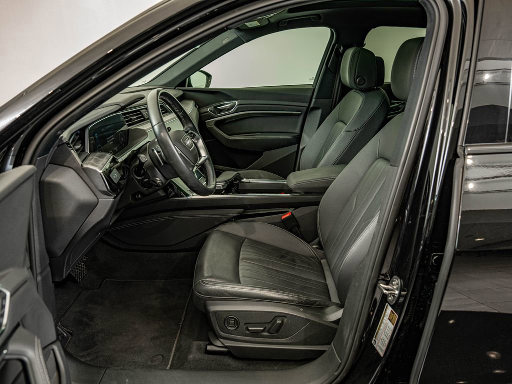 Used 2022 Audi e-tron Premium w/ Convenience Plus Package image 30