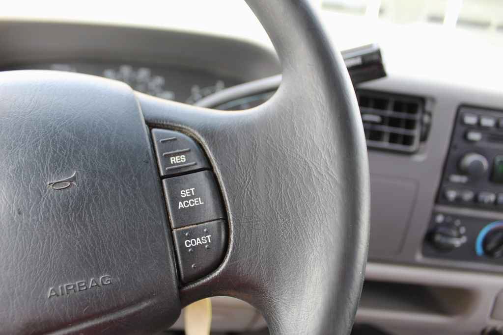 Used 2001 Ford F250 Lariat RWD image 18