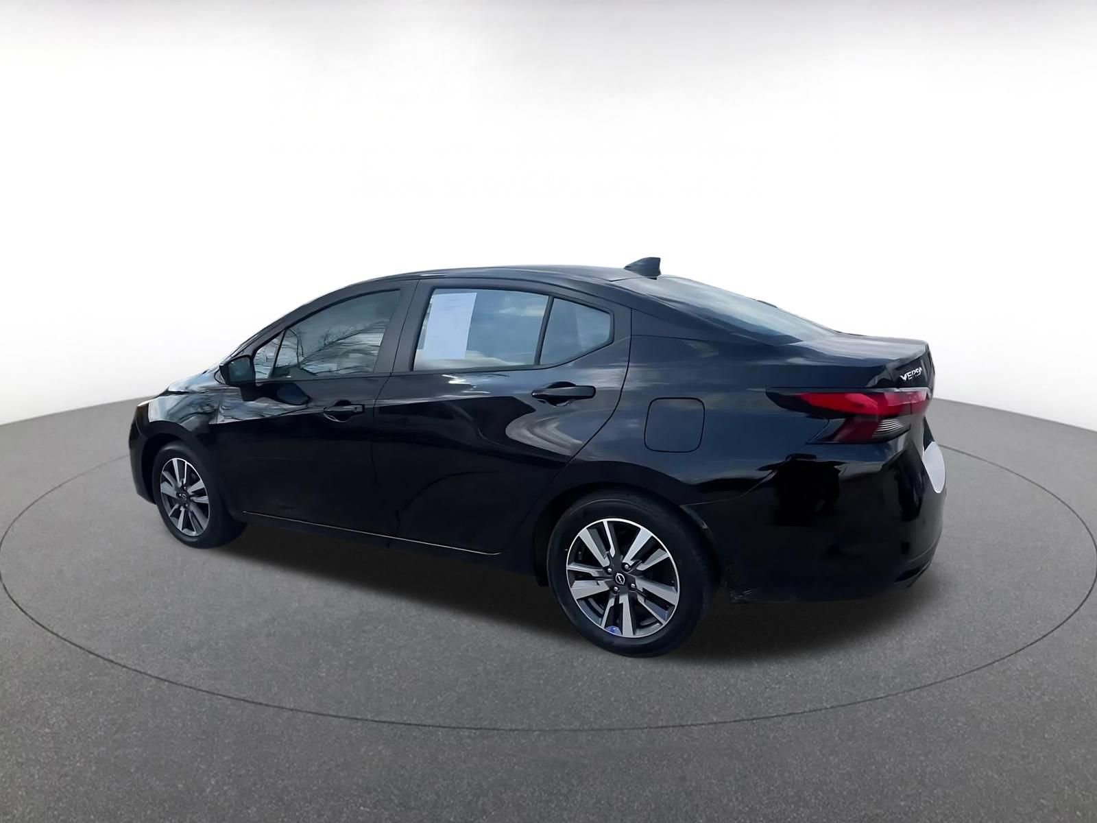 Used 2025 Nissan Versa SV FWD image 10