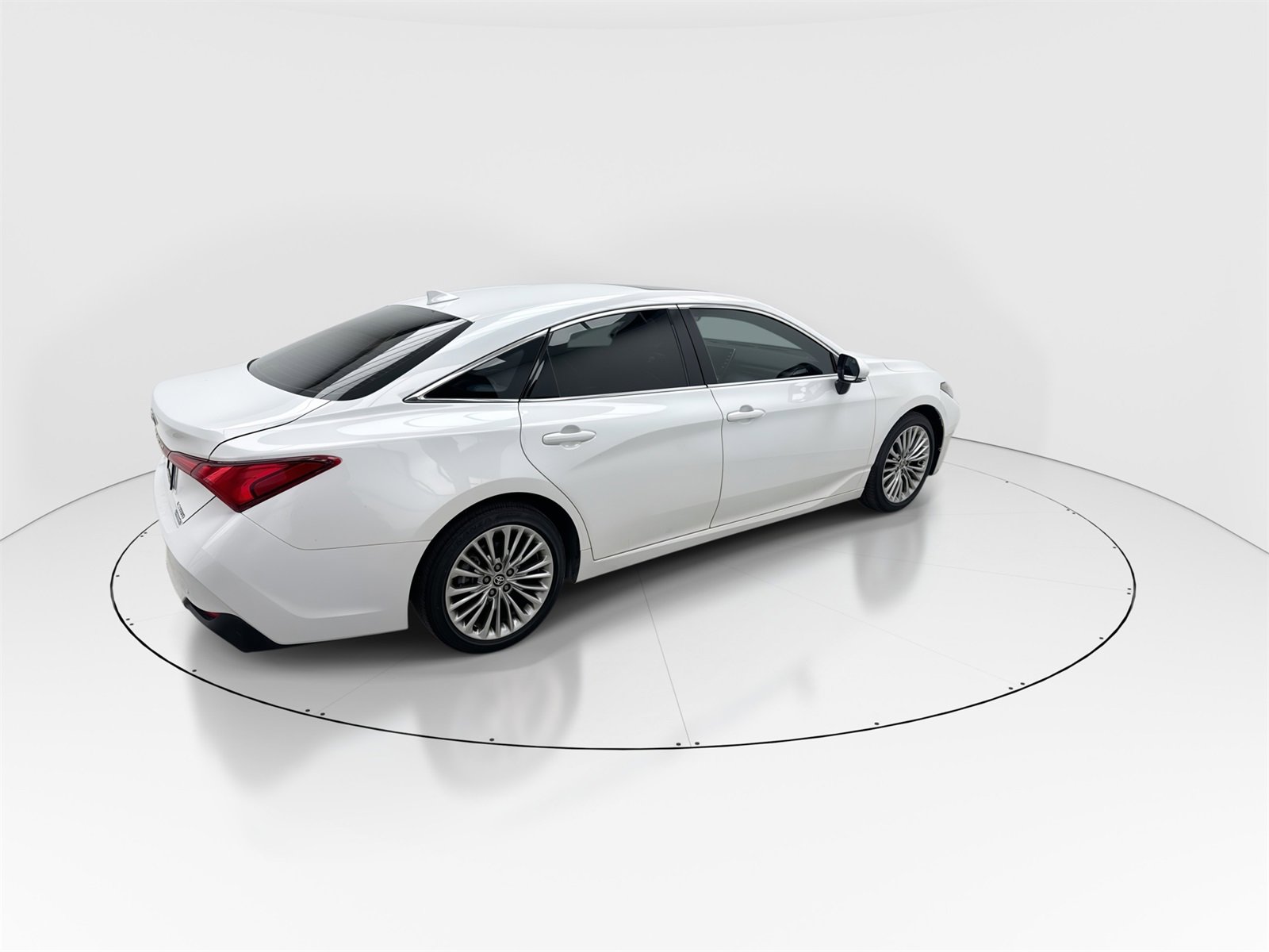Used 2020 Toyota Avalon Limited image 8