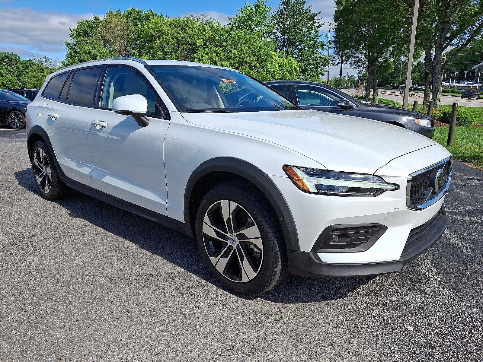 Certified 2024 Volvo V60 B5 Cross Country Plus image 1